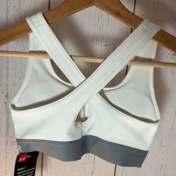 Under Armour Sports Bra White. - Picture 2 of 2